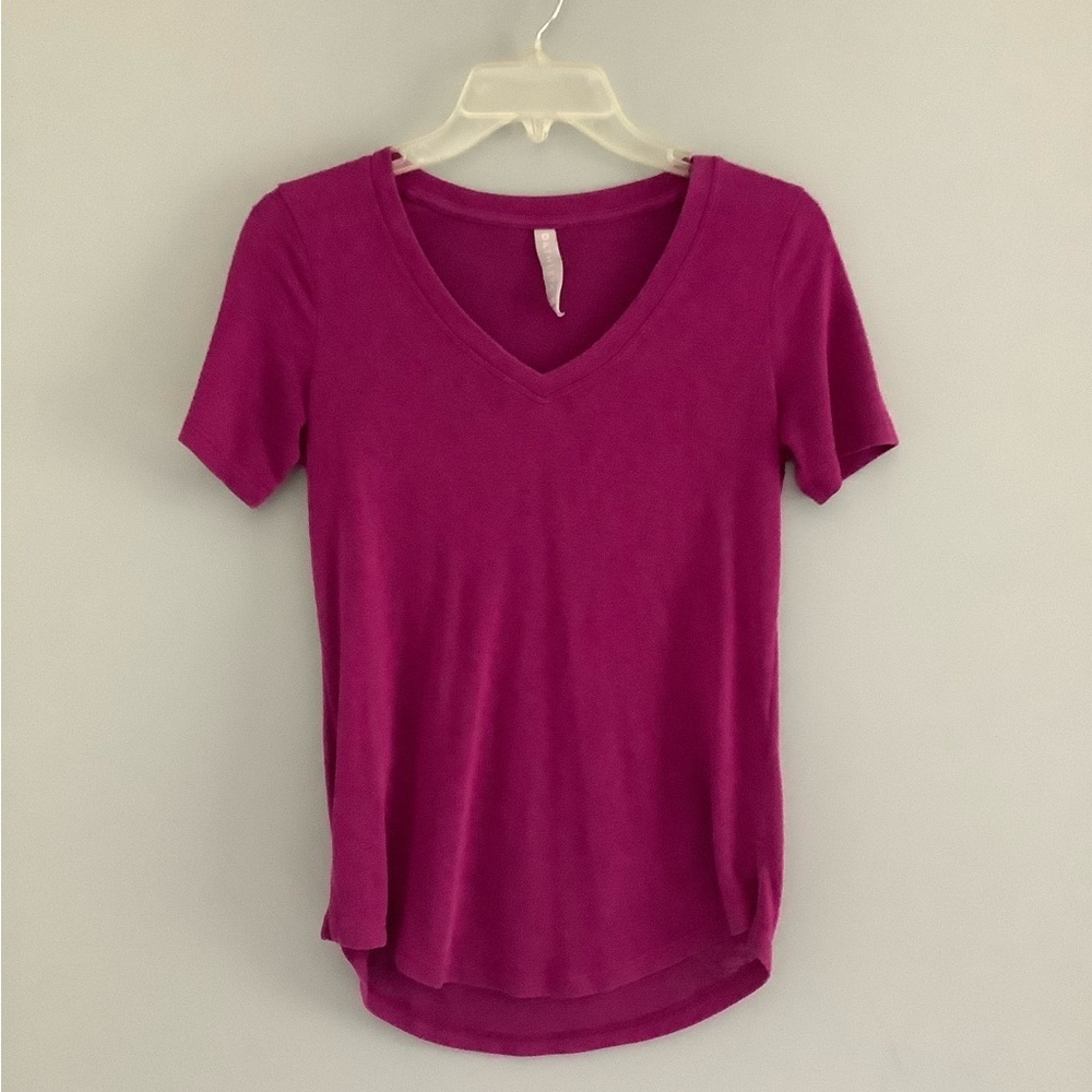 Athleta Breezy Scoop Magenta V Tee Size XXS